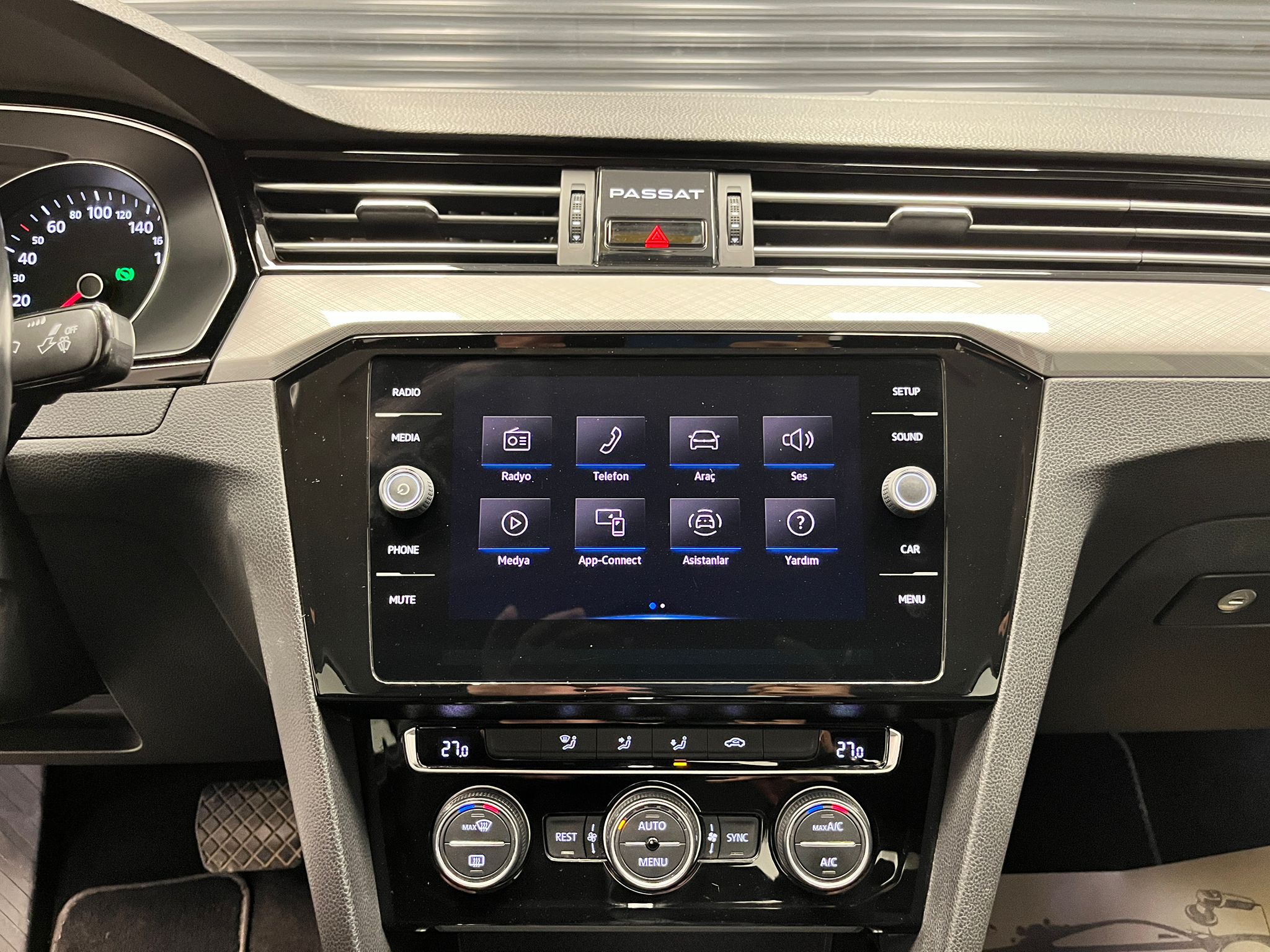 VOLKSWAGEN PASSAT 22